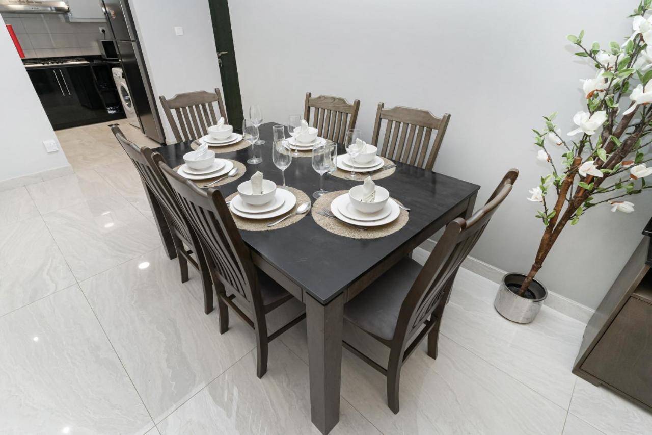 Spacious 4bd En-suite I Canal View I Fast Wifi Apartment Dubai