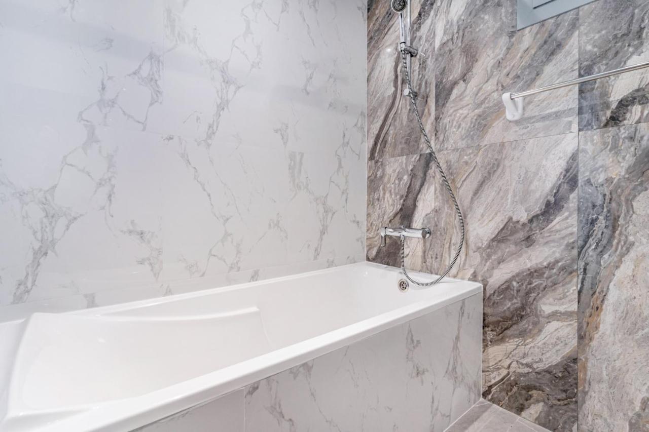 Spacious 4bd En-suite I Canal View I Fast Wifi Apartment